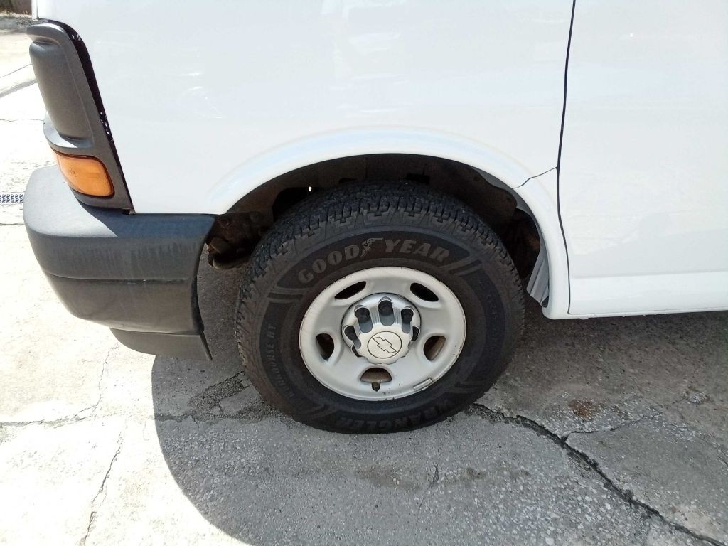 2017 Chevrolet Express Image 23