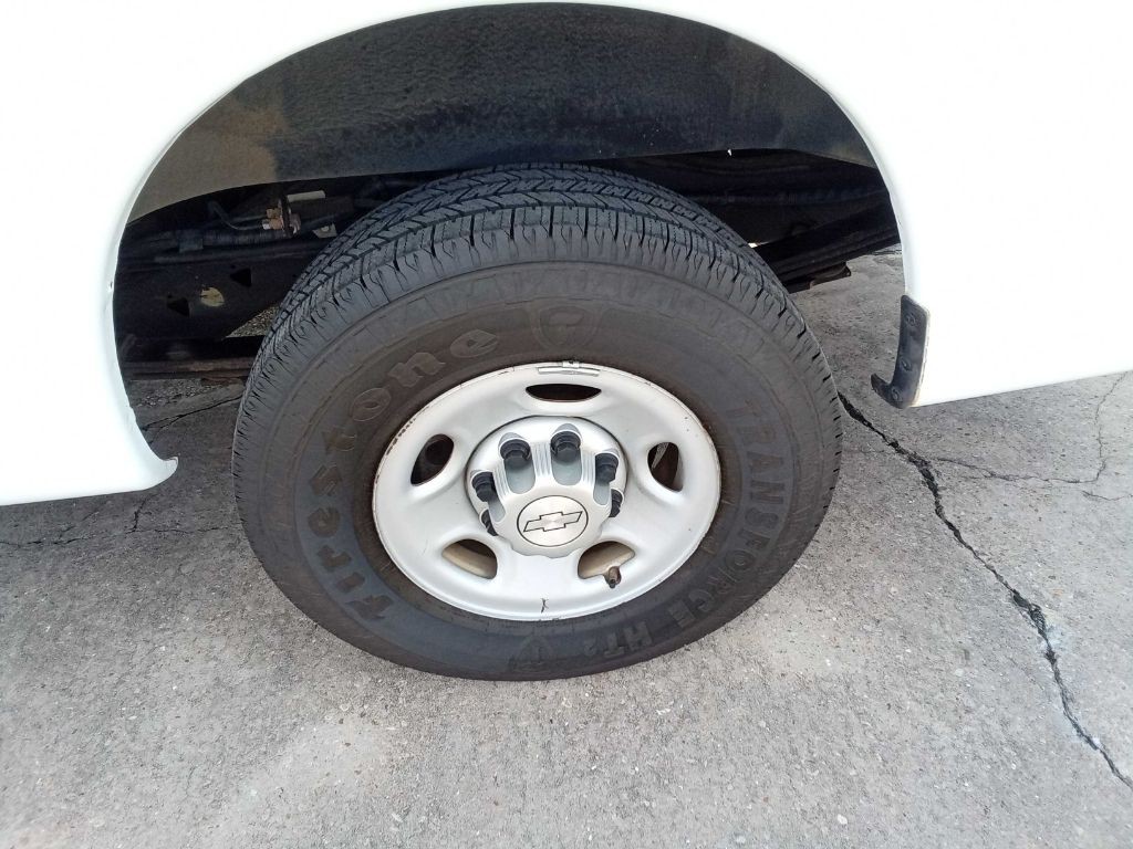 2017 Chevrolet Express Image 24