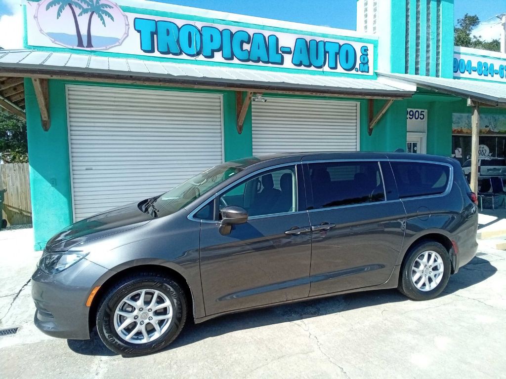 2020 Chrysler Voyager Image 2
