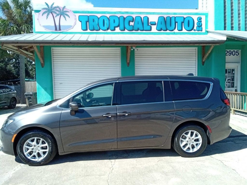 2020 Chrysler Voyager Image 4