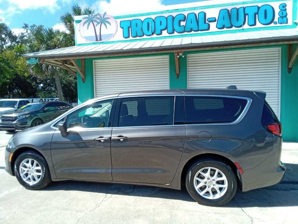 2020 Chrysler Voyager Image 5