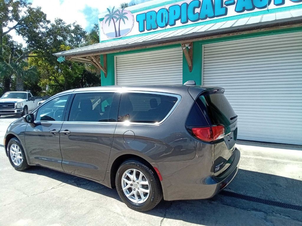 2020 Chrysler Voyager Image 6