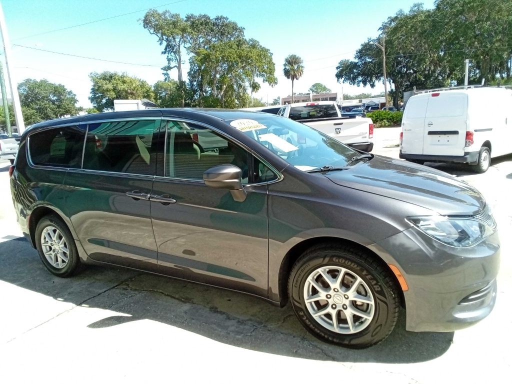 2020 Chrysler Voyager Image 10