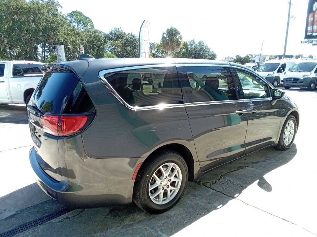 2020 Chrysler Voyager Image 11