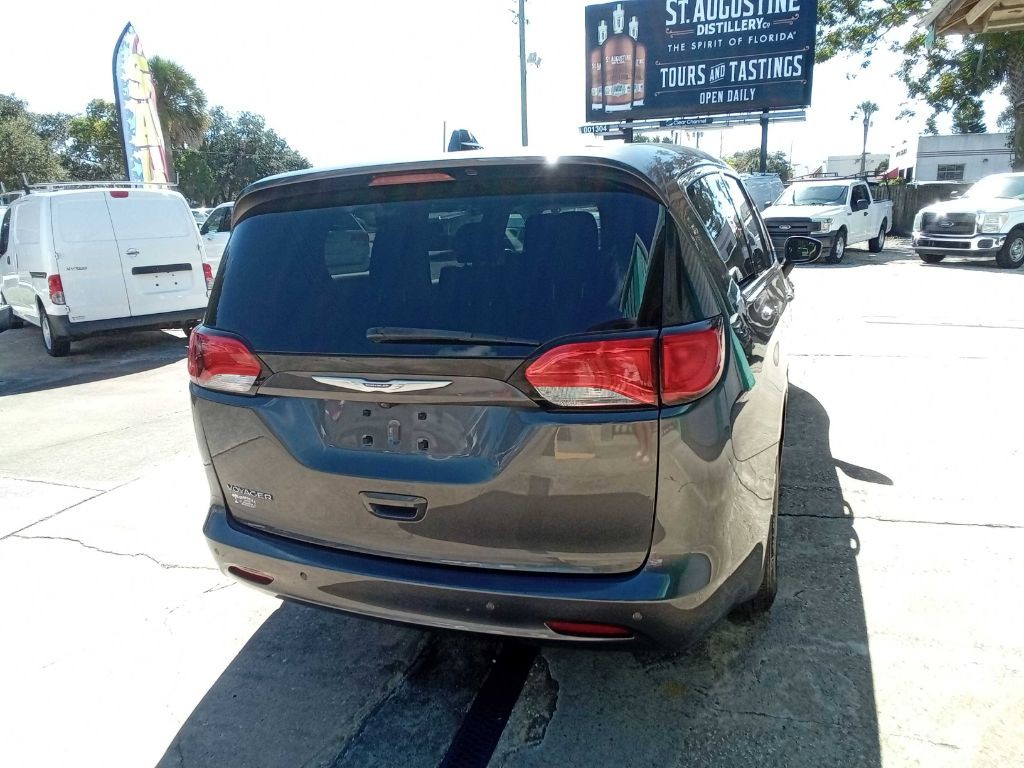 2020 Chrysler Voyager Image 12