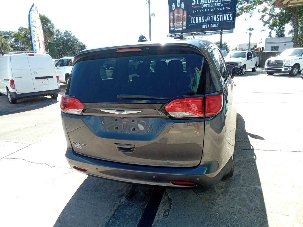 2020 Chrysler Voyager Image 13