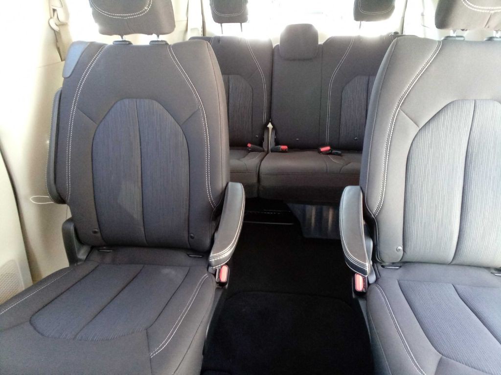 2020 Chrysler Voyager Image 17
