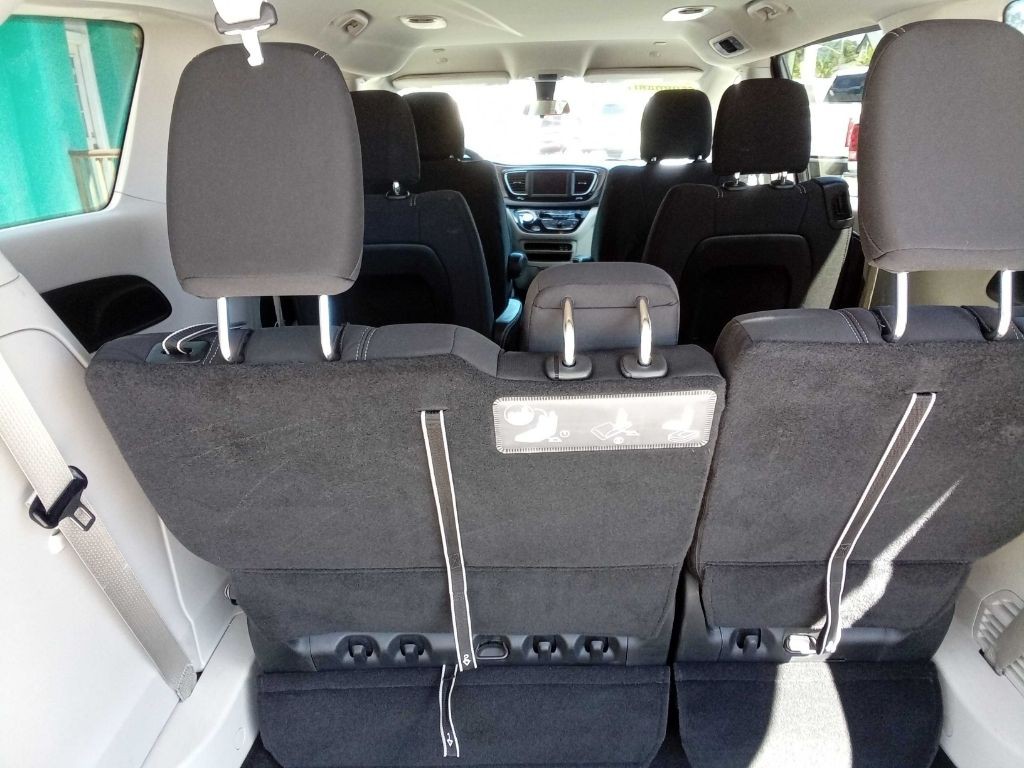 2020 Chrysler Voyager Image 21