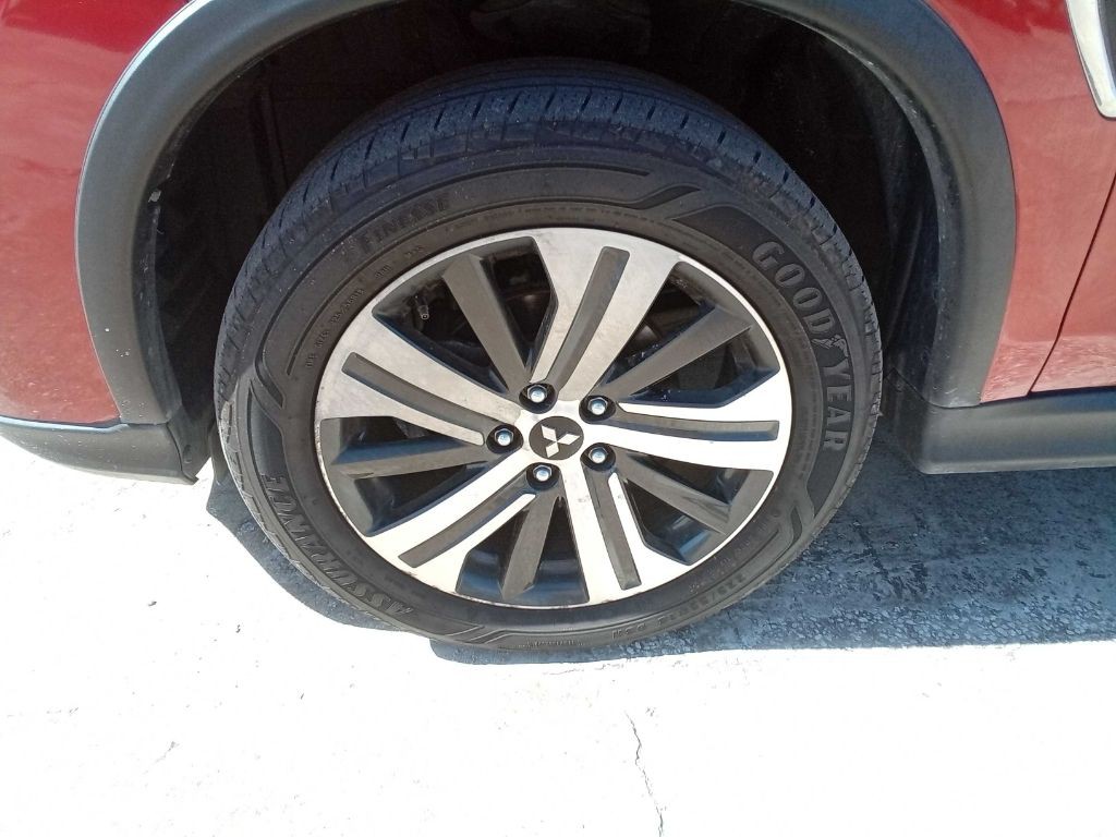 2020 Mitsubishi Outlander Image 11