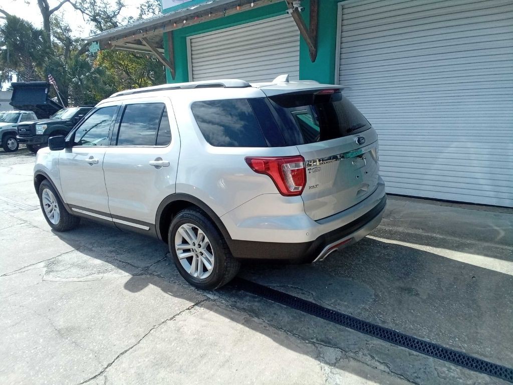 2017 Ford Explorer Image 3