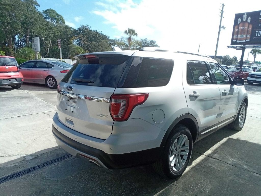 2017 Ford Explorer Image 4