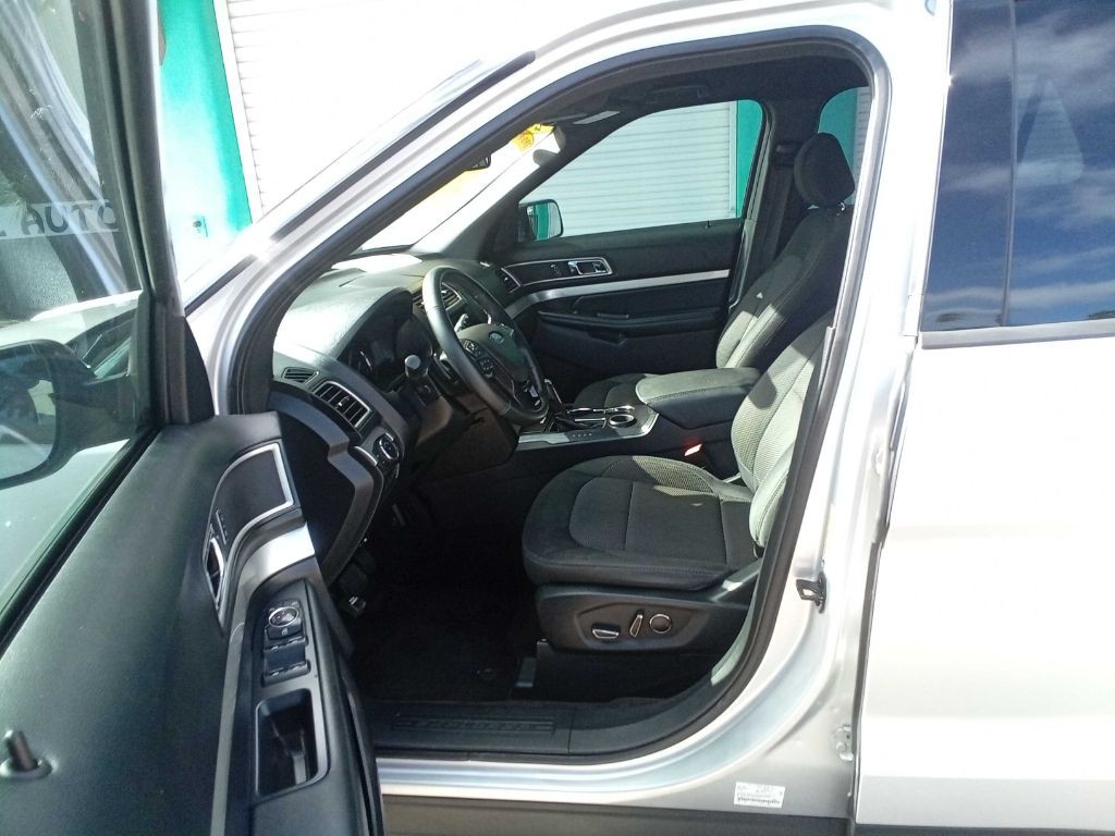 2017 Ford Explorer Image 6