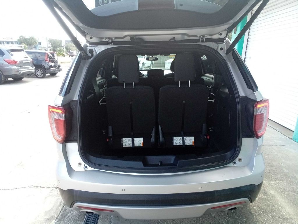 2017 Ford Explorer Image 8