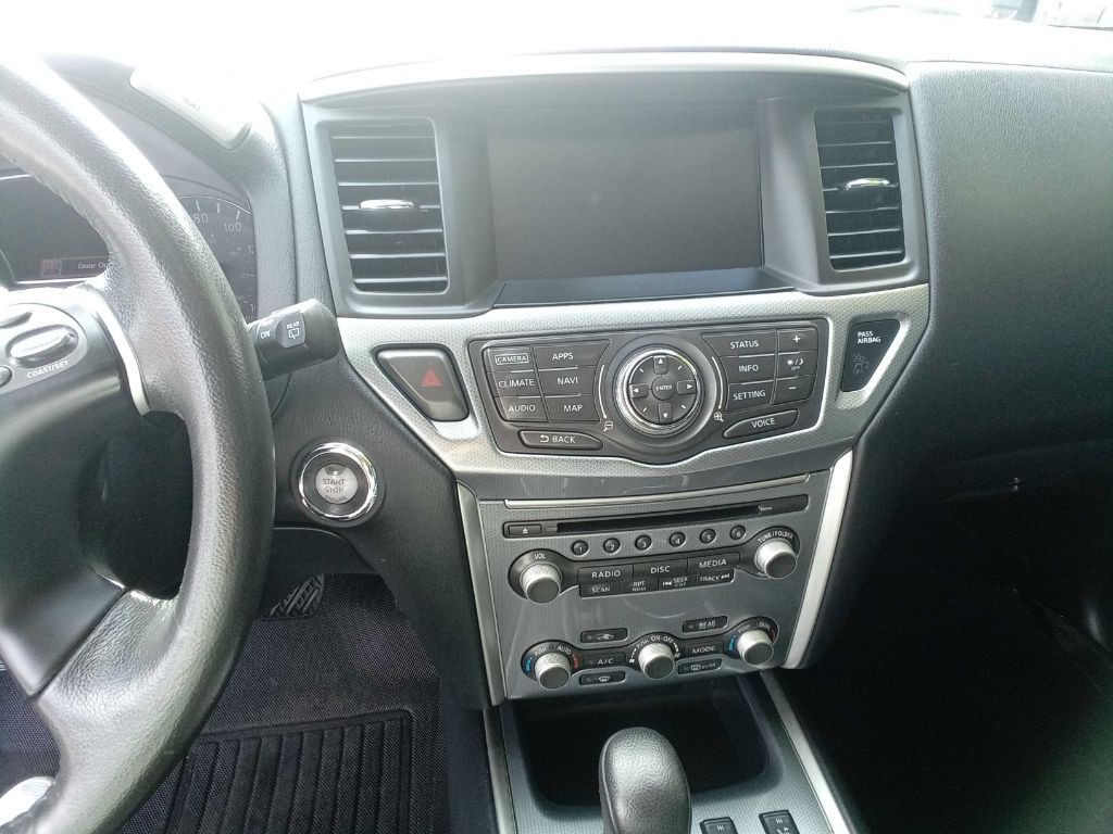 2017 Nissan Pathfinder Image 12