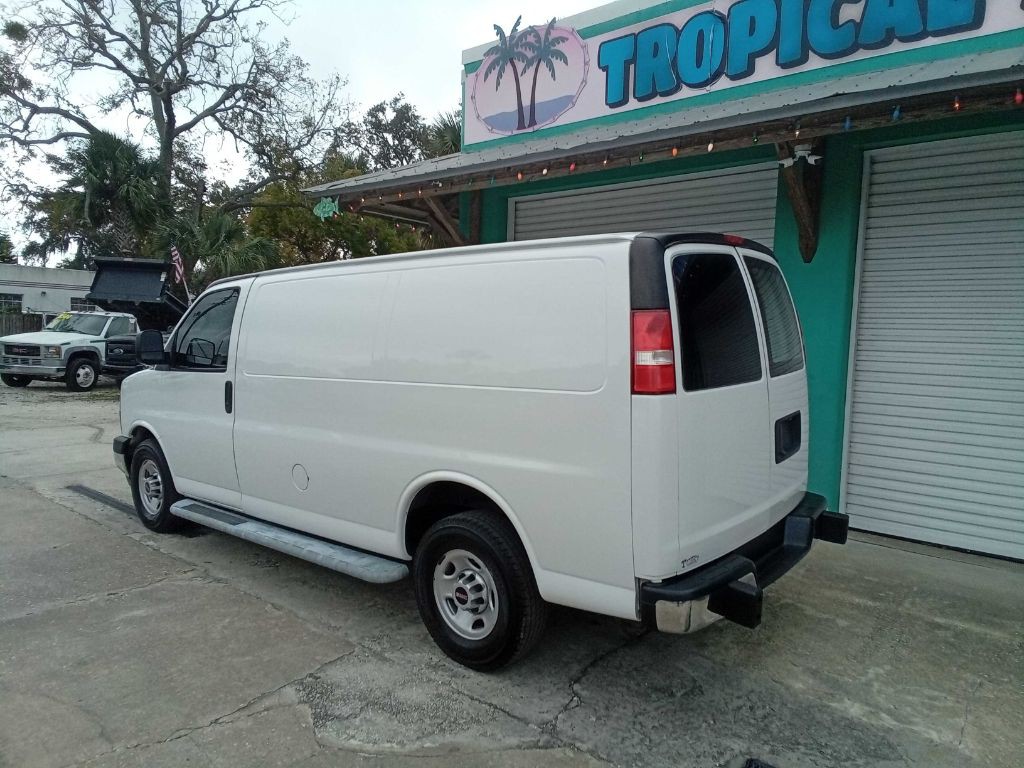 2019 GMC Savana Image 3