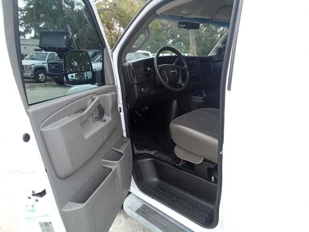 2019 GMC Savana Image 7