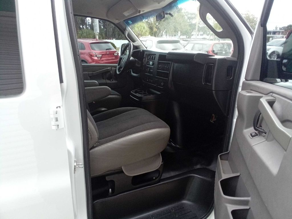 2019 GMC Savana Image 9