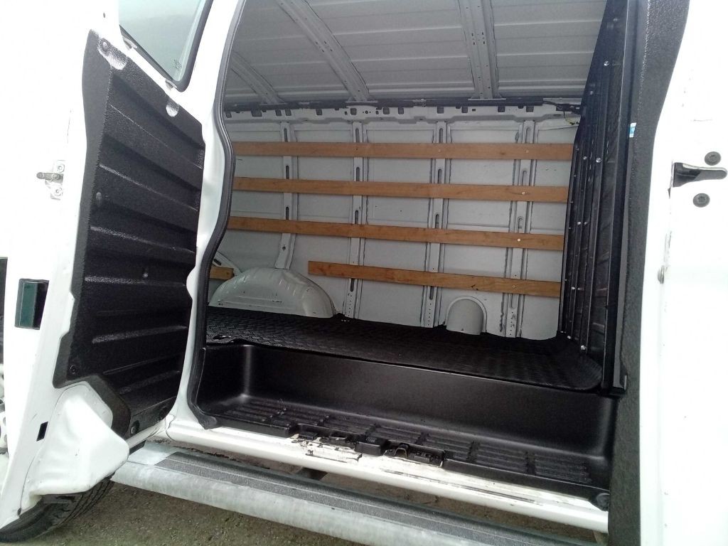 2019 GMC Savana Image 10