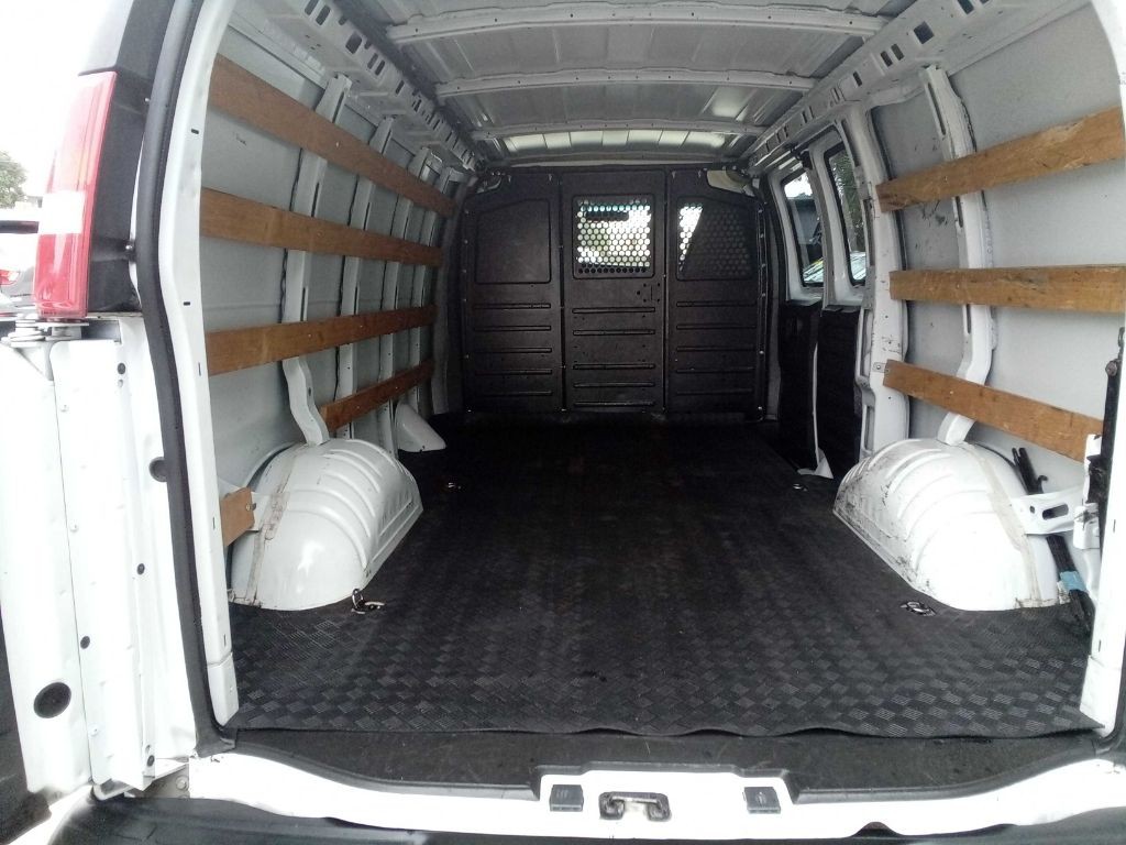 2019 GMC Savana Image 12