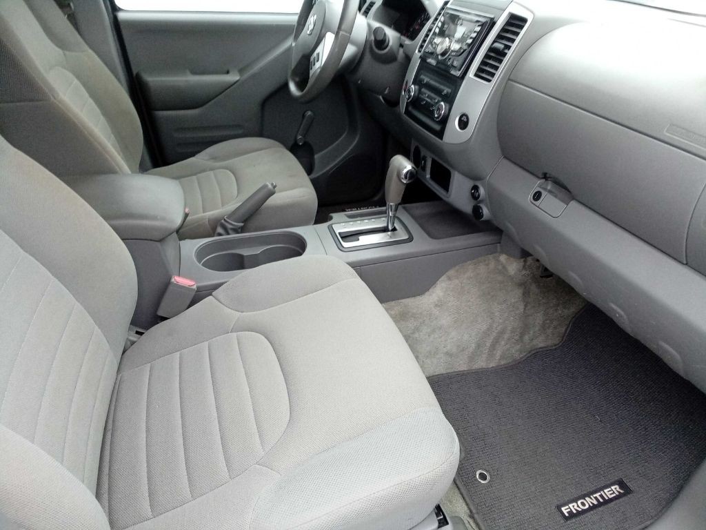 2017 Nissan Frontier Image 11