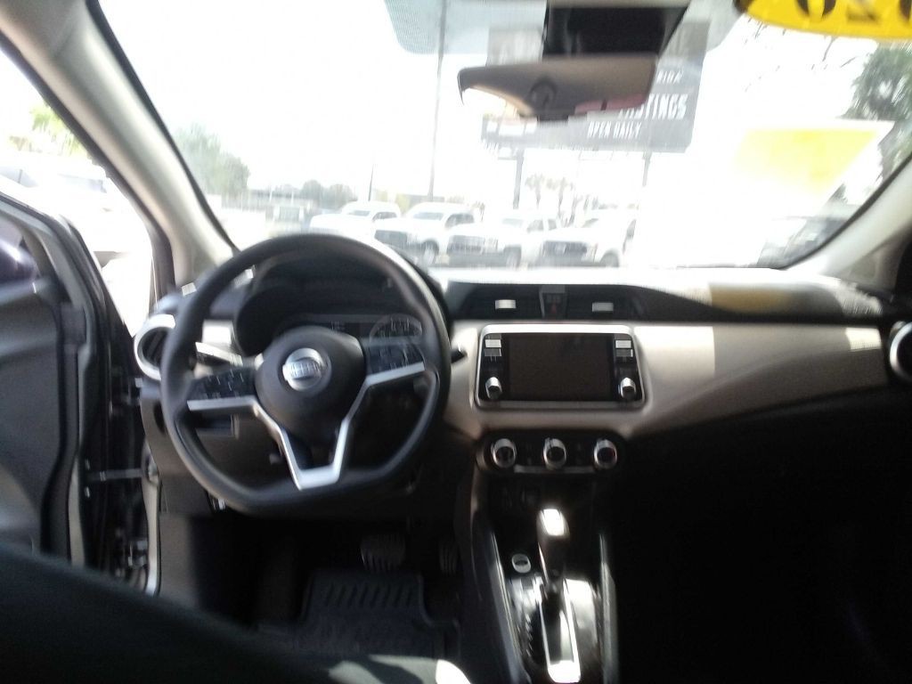 2020 Nissan Versa Image 23