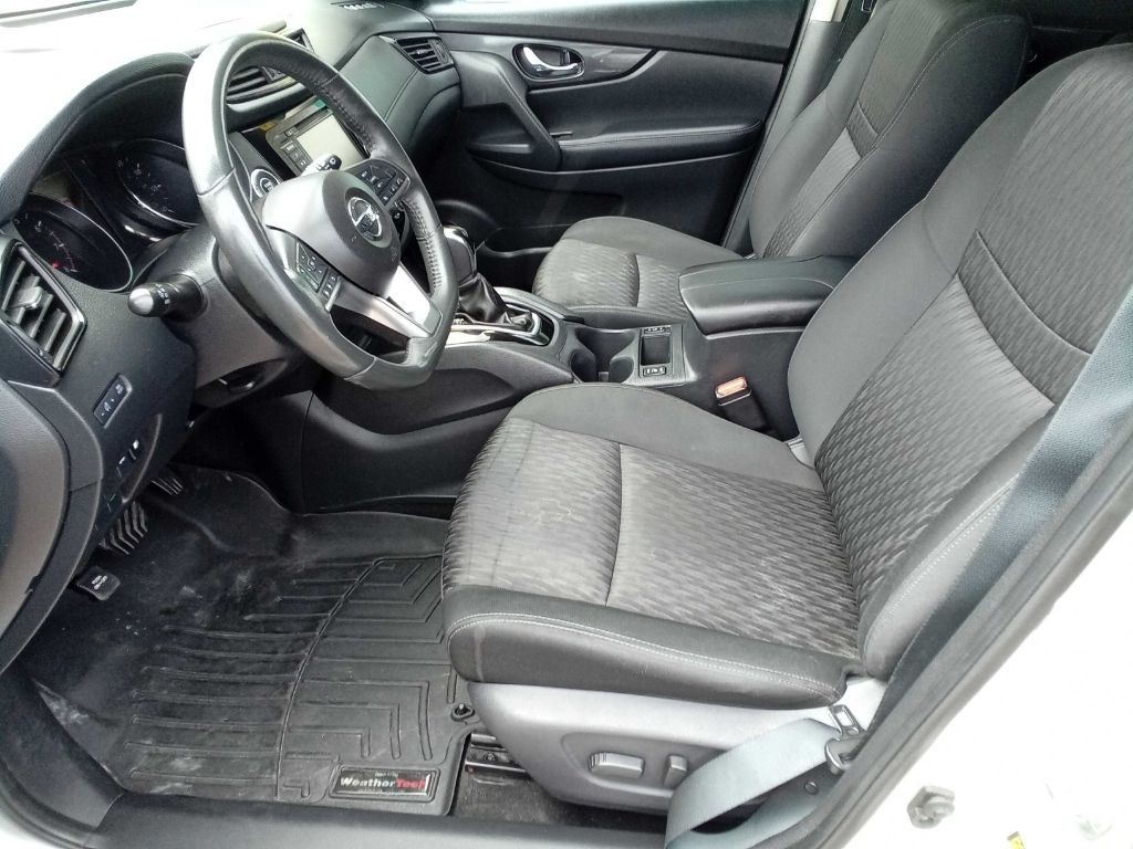 2018 Nissan Rogue Image 17