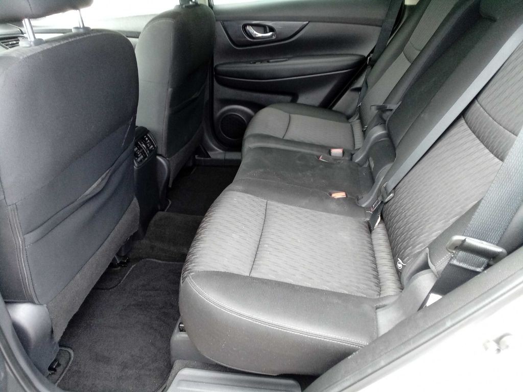 2018 Nissan Rogue Image 19