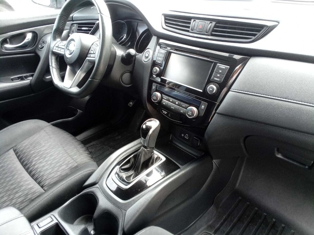 2018 Nissan Rogue Image 22