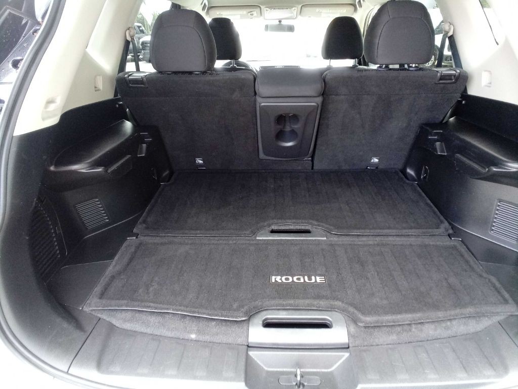2018 Nissan Rogue Image 24