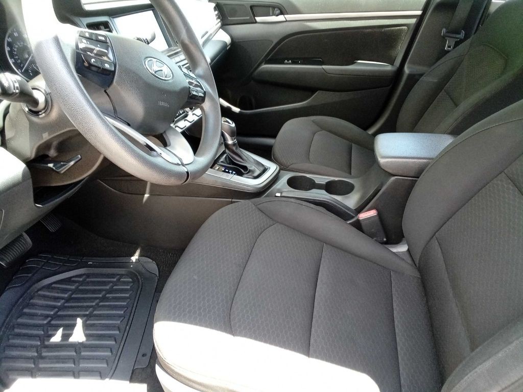 2020 Hyundai Elantra Image 15
