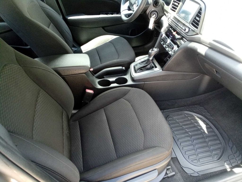 2020 Hyundai Elantra Image 18