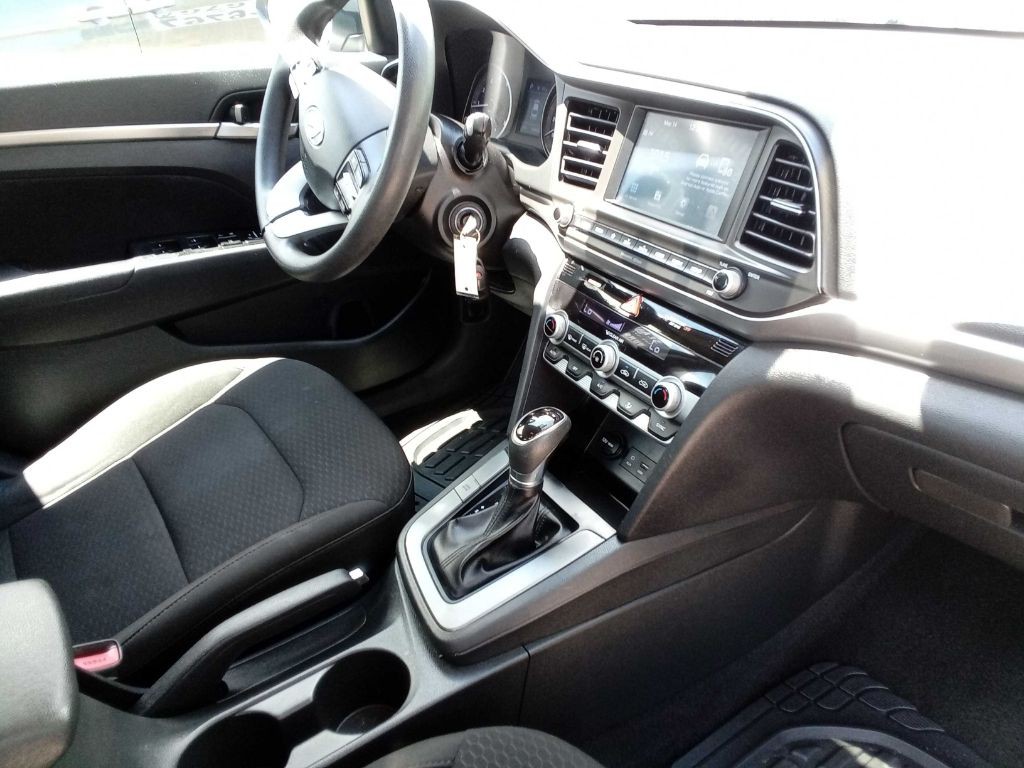 2020 Hyundai Elantra Image 19
