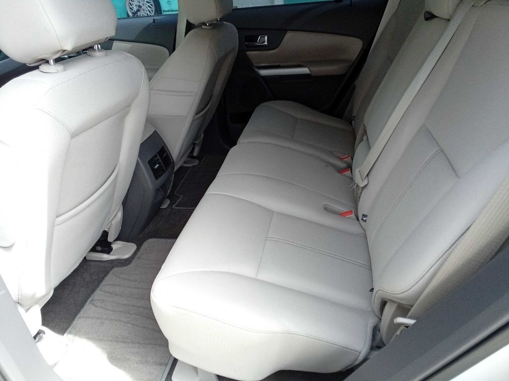 2014 Ford Edge Image 16