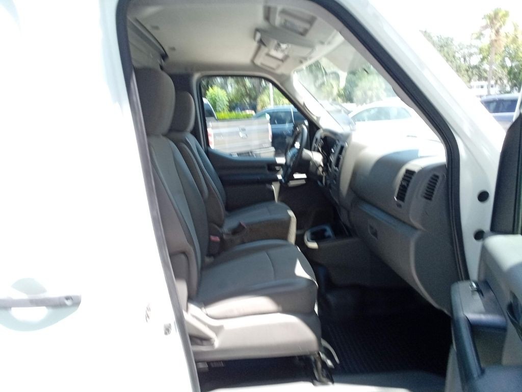 2017 Nissan NV Image 9