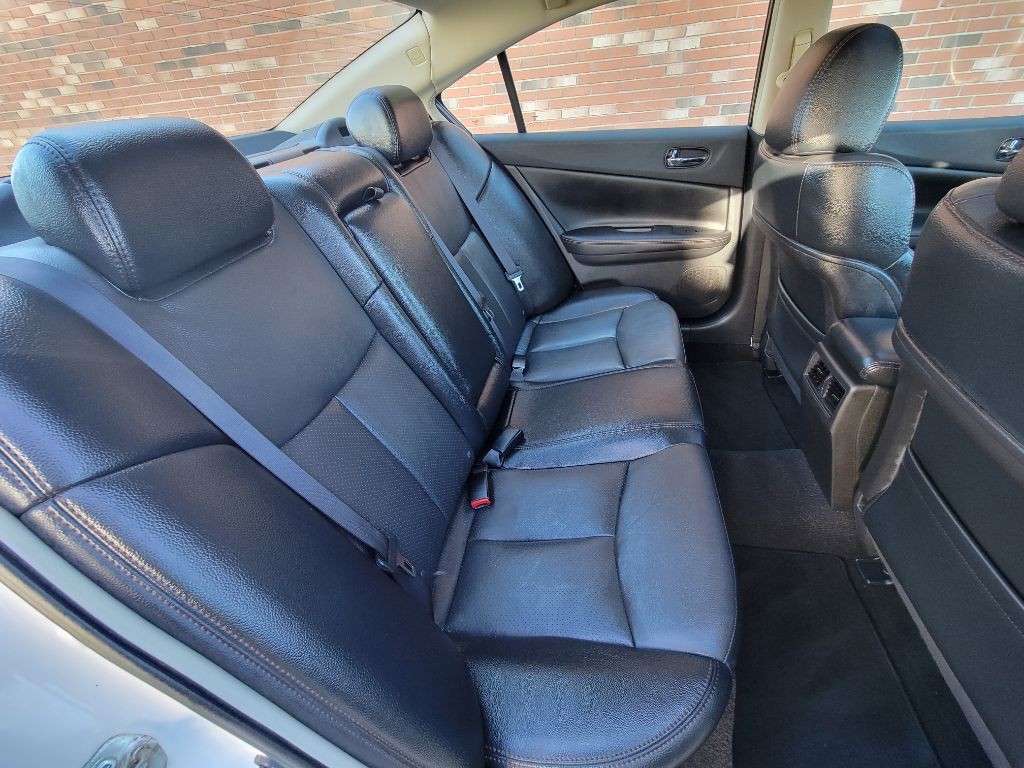 2012 Nissan Maxima Image 16