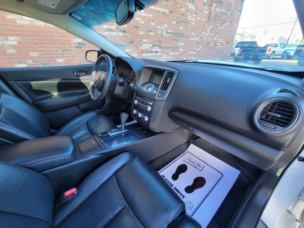 2012 Nissan Maxima Image 18