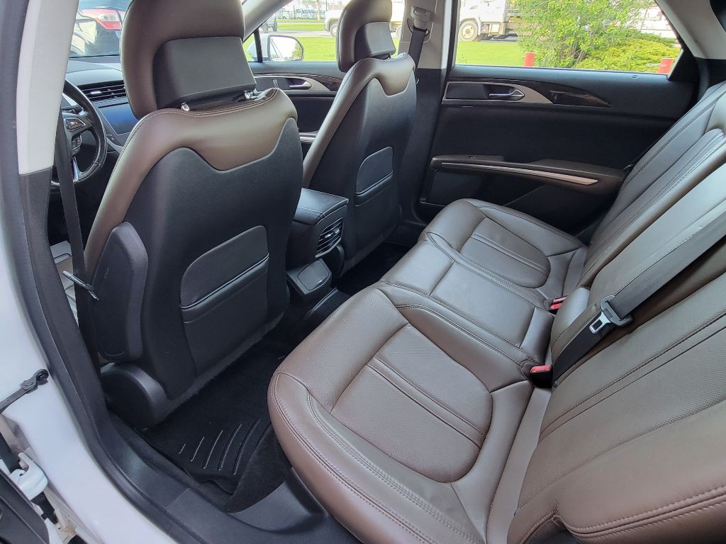 2014 Lincoln MKZ Image 16