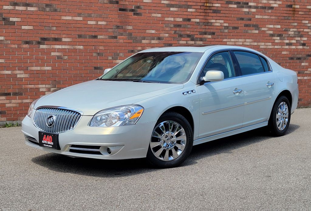 2010 Buick Lucerne Image 2