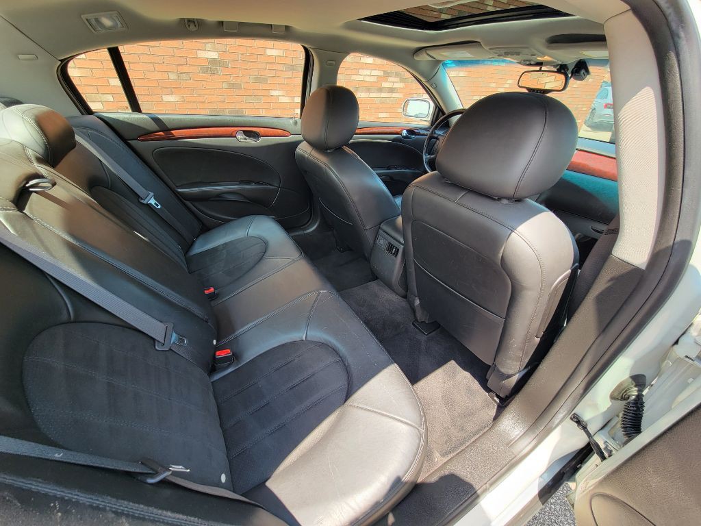 2010 Buick Lucerne Image 17