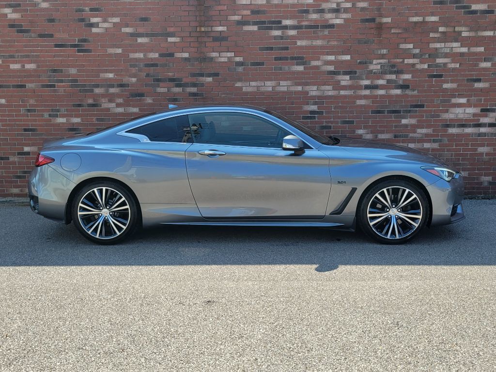 2017 INFINITI Q60 Image 9