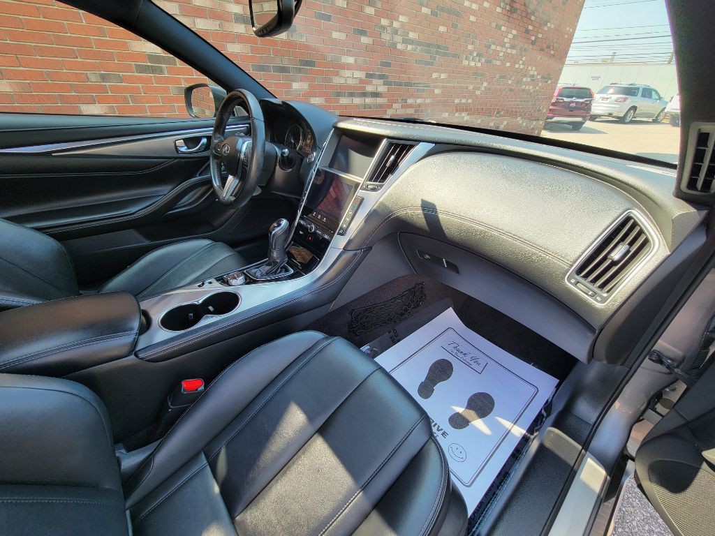2017 INFINITI Q60 Image 17