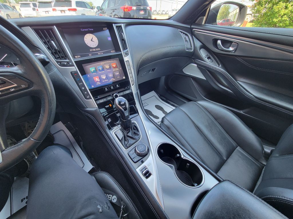 2017 INFINITI Q60 Image 20