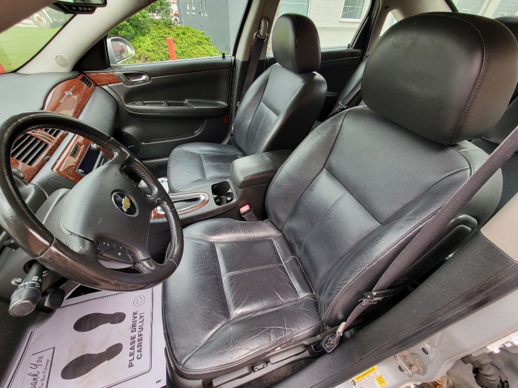 2011 Chevrolet Impala Image 12