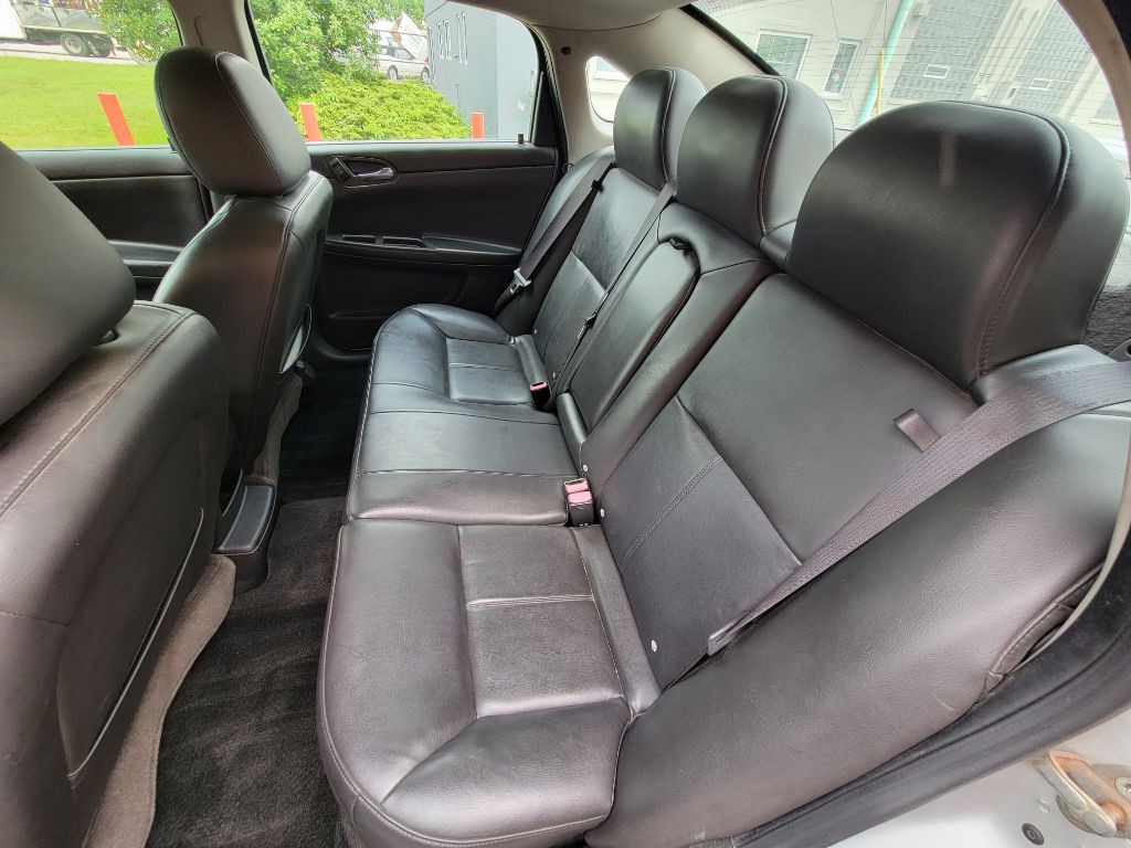 2011 Chevrolet Impala Image 14