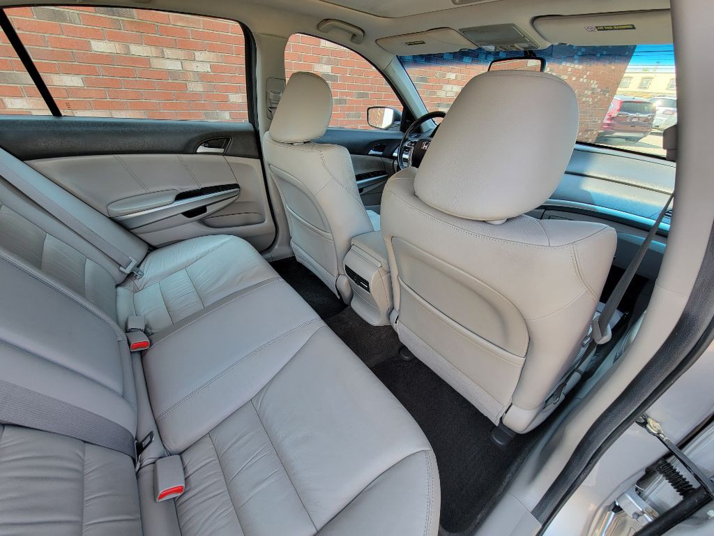 2010 Honda Accord Image 16