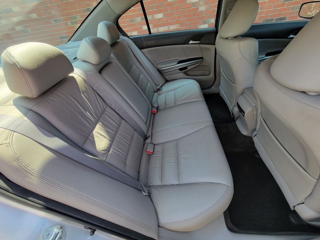 2010 Honda Accord Image 17