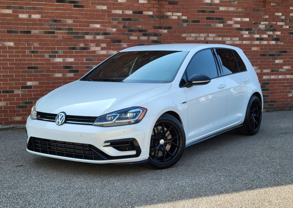 2018 Volkswagen Golf Image 2