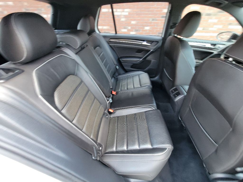 2018 Volkswagen Golf Image 17