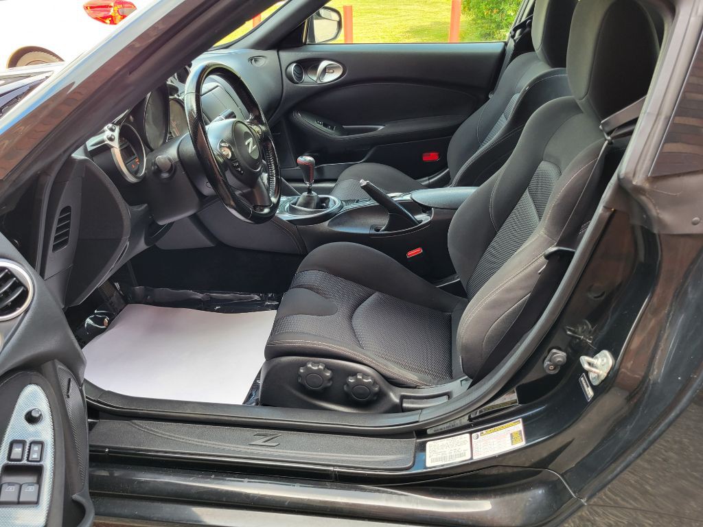 2016 Nissan 370Z Image 13