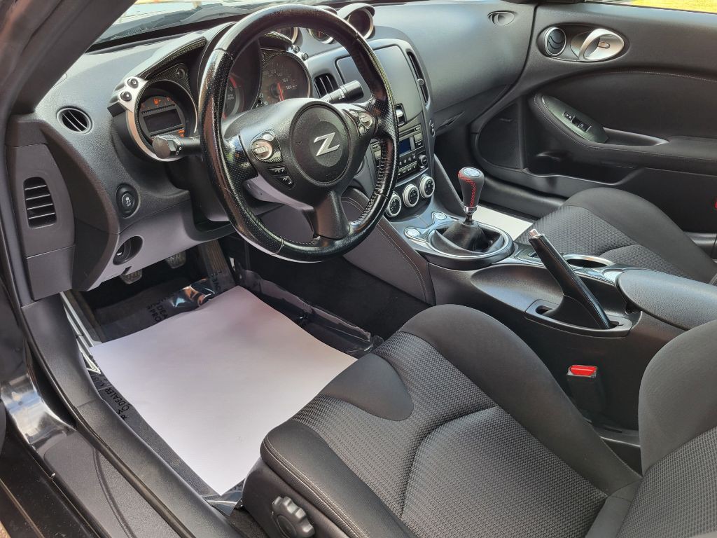 2016 Nissan 370Z Image 14